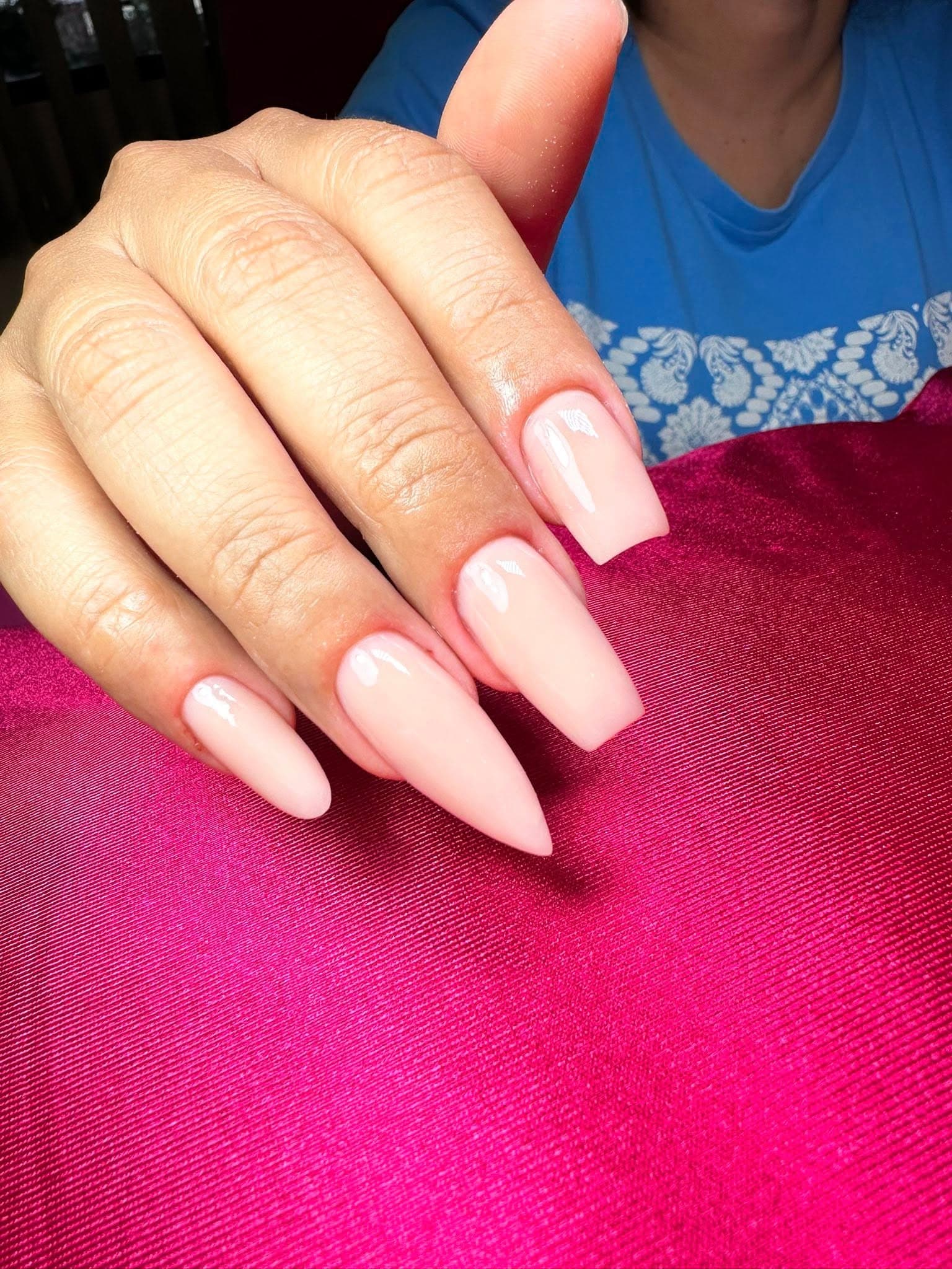 Manicura spa con diseño nude — Dolls Coiffure